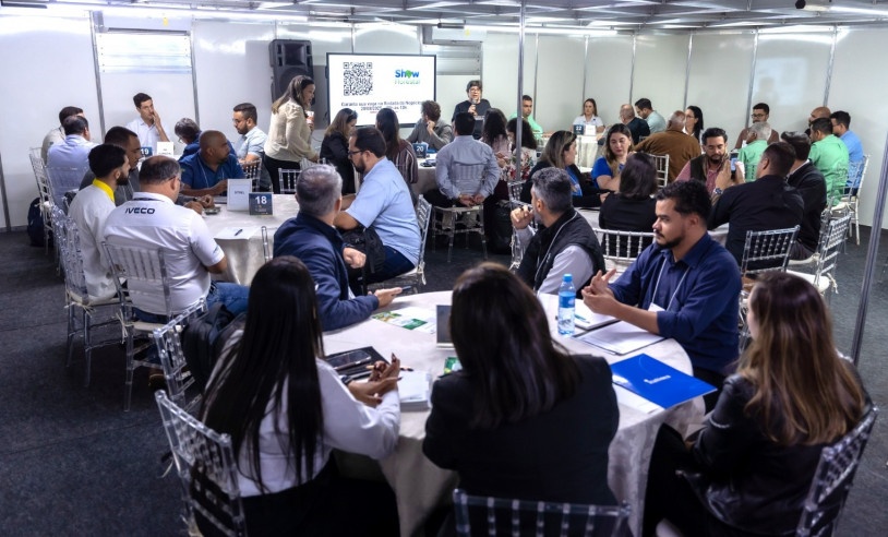Sessão de Negócios no Encadear Summit para pequenas e grandes empresas