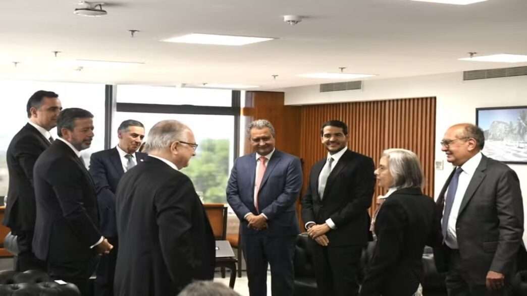 APESAR DO ROMBO FISCAL, LULA E MINISTROS TERÃO AUMENTO SALARIAL