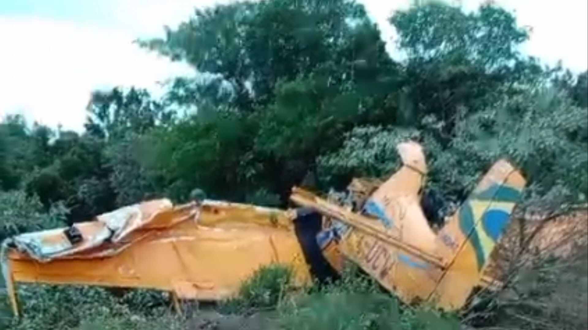 AVIÃO AGRÍCOLA CAI EM FAZENDA NO INTERIOR DE MATO GROSSO DO SUL E PILOTO MORRE