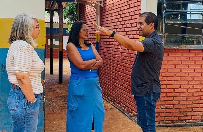 Edson Souza vistoria postos de saúde e escolas em Dourados durante recesso