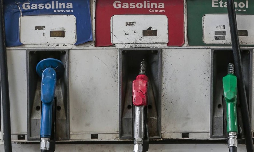Gasolina e diesel vão subir amanhã; entenda por que e o custo no bolso