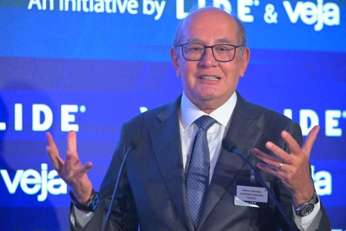 Gilmar Mendes destaca atraso na regulação das redes sociais no Brasil
