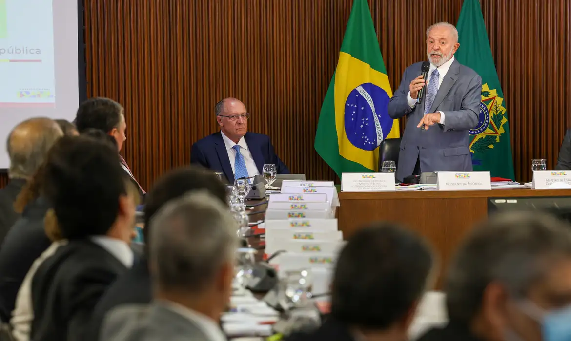 "NÃO QUEREMOS BRIGA", DIZ LULA SOBRE TRUMP