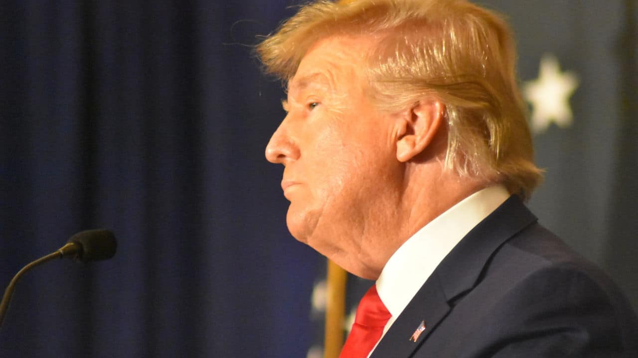TRUMP DETERMINA QUE PRESIDIÁRIAS TRANS CUMPRAM PENA EM PRESÍDIOS MASCULINOS