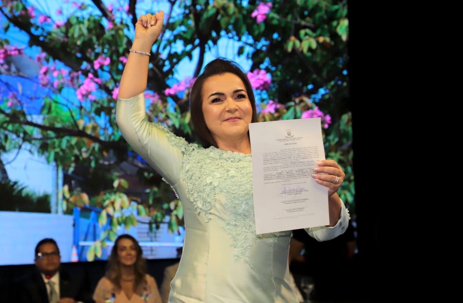 AÇÃO CONTRA SALÁRIO DE R$ 41 MIL É “OPORTUNISMO MIDIÁTICO” DE ADRIANE