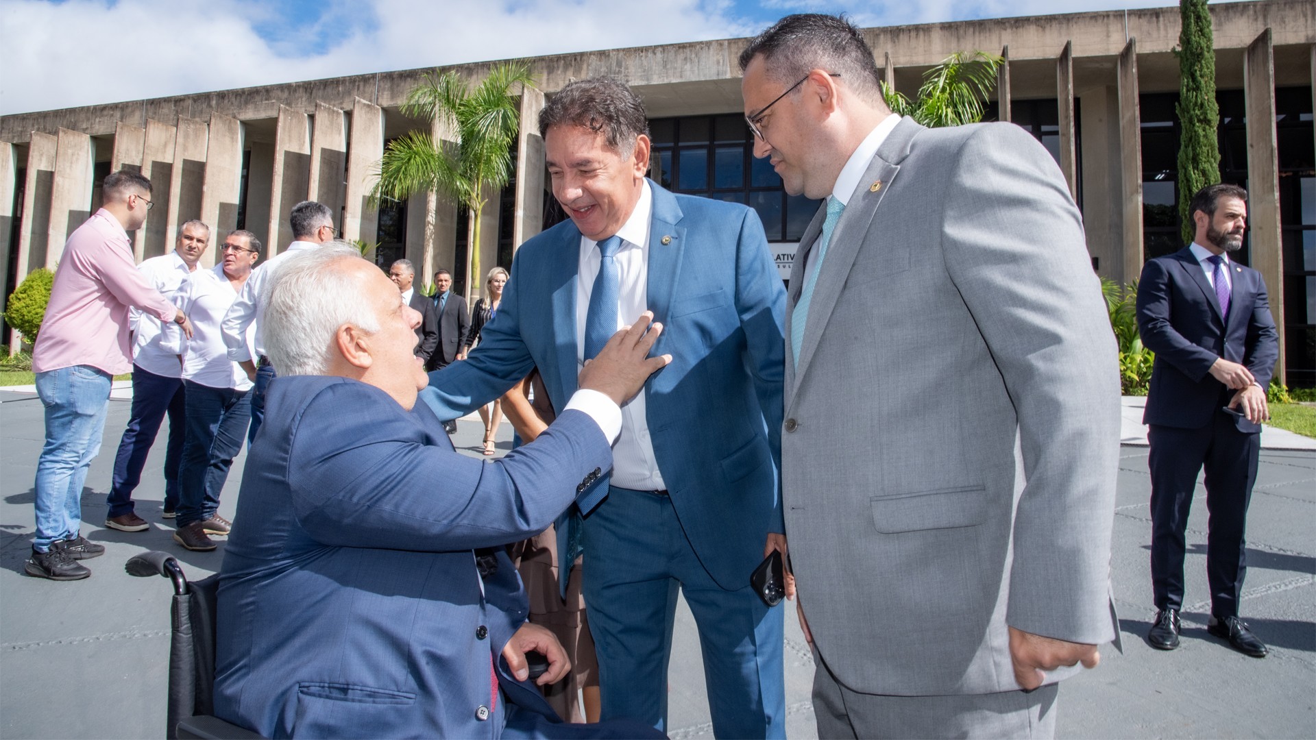 APÓS AÇÃO PARA ANULAR REAJUSTE, TCE CORRE PARA A ASSEMBLEIA VOTAR AUMENTO