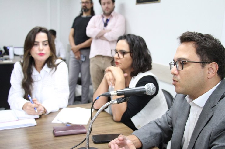 ATO DA MESA DIRETORA INSTITUI COMISSÃO PARA ACOMPANHAR DEMANDAS DE MÃES ATÍPICAS