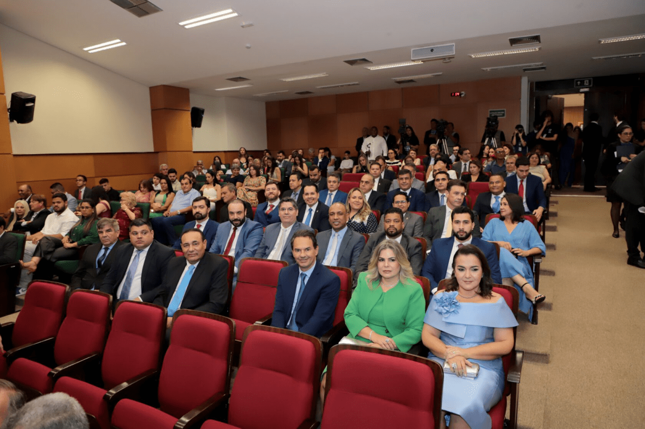 COM ALIADOS INSATISFEITOS, ADRIANE ENFRENTA DESAFIOS NA CÂMARA