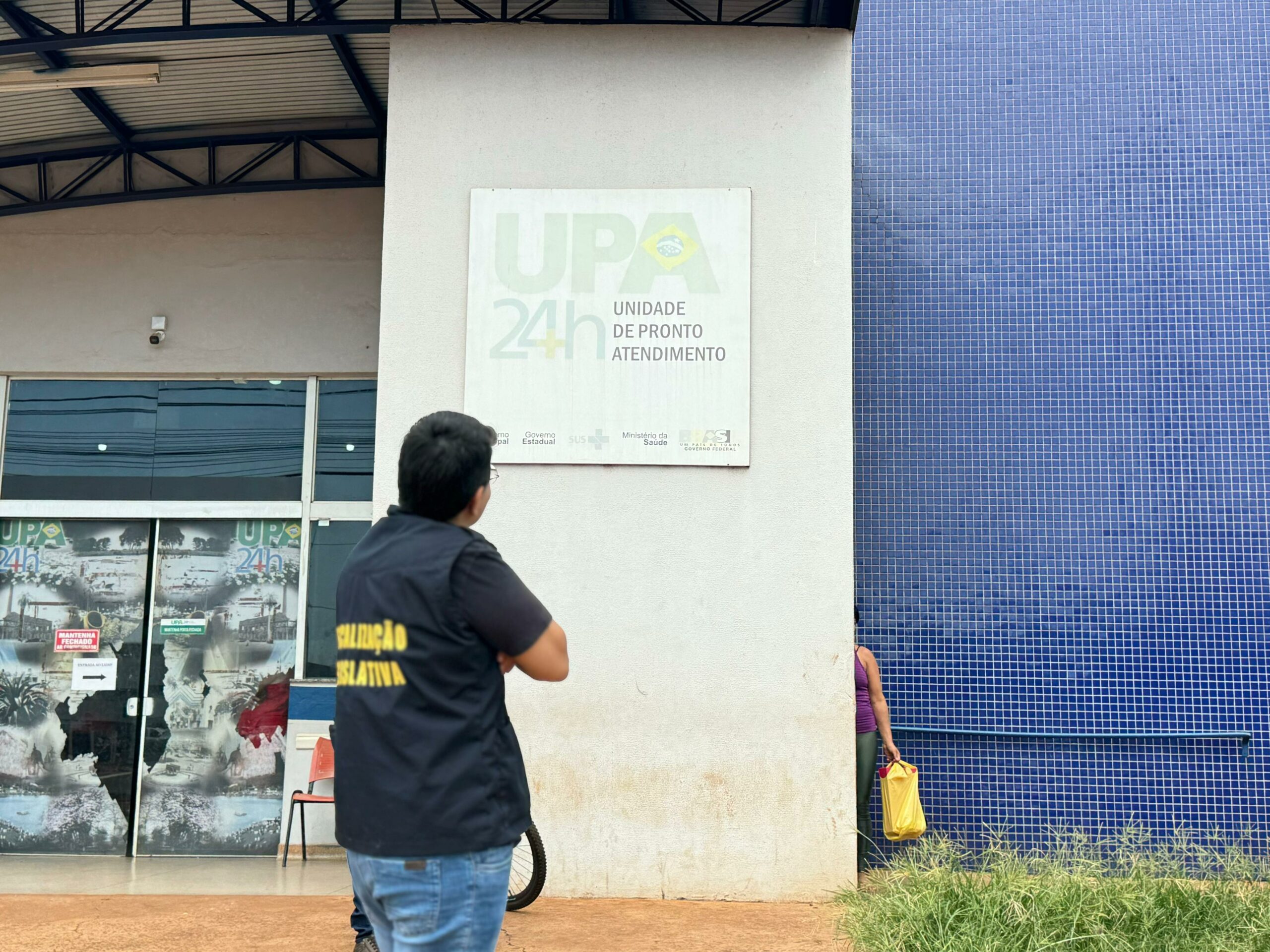 “Dona de zona” causa fuzuê ao flagrar médico dormindo no trabalho