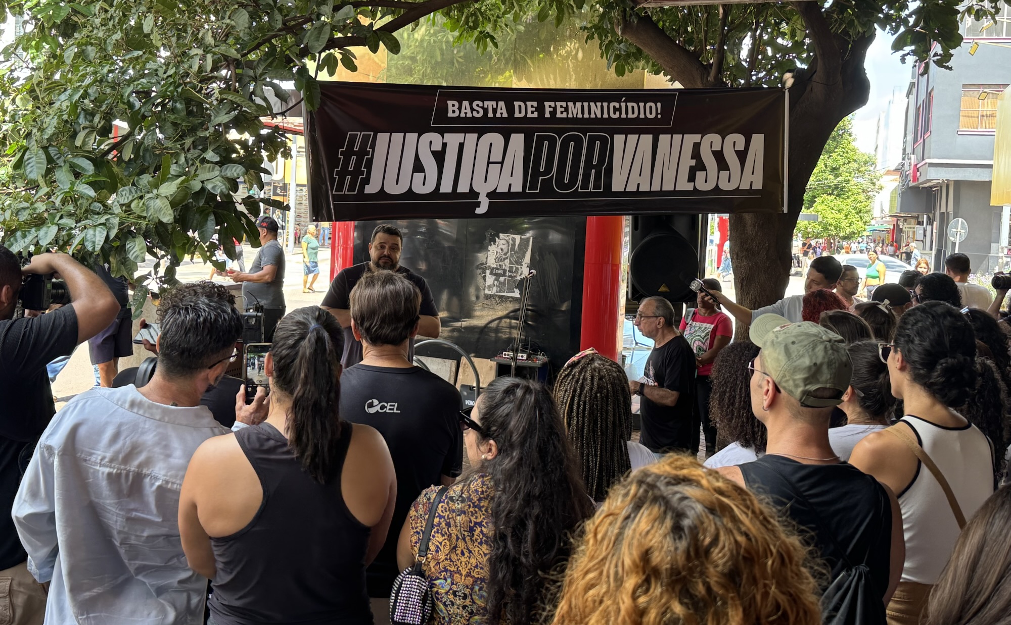 Falta de Secretaria e Veto à Vara de Violência Doméstica Geram Protesto