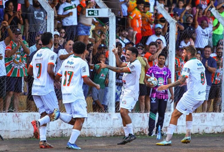 Futebol: Liderança e luta contra degola marcam jogos deste domingo