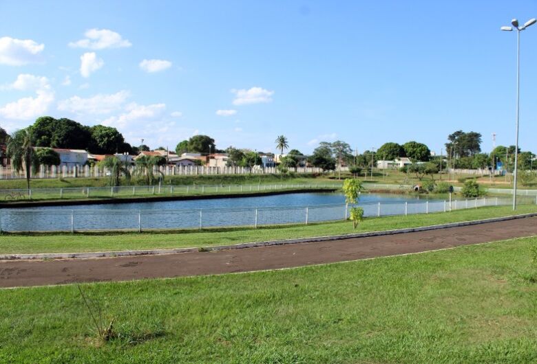 Jovem morre afogado após ignorar avisos em lago de parque em Naviraí