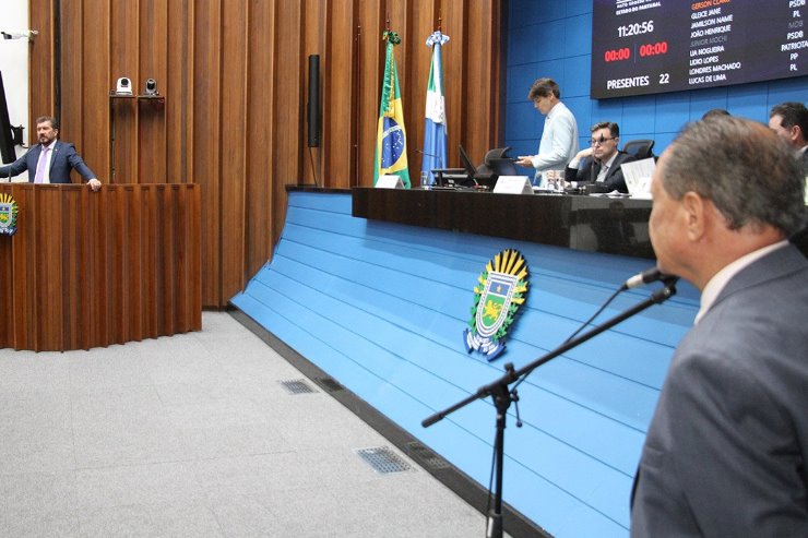 "Nada demais aconteceu naquela escola", diz deputada em debate sobre recepção de alunos na Capital