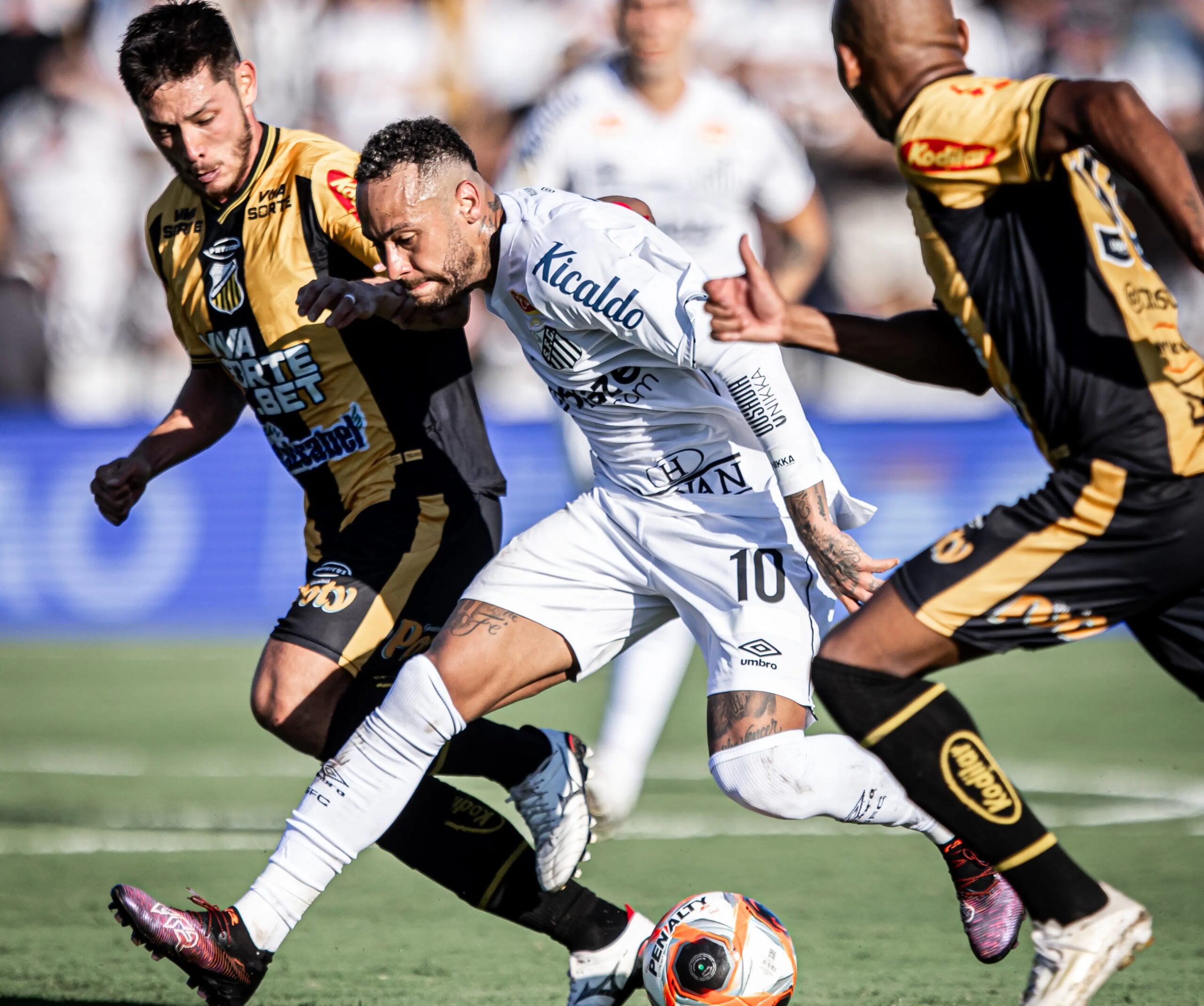NEYMAR NÃO ACERTOU NENHUM DRIBLE NO EMPATE DO SANTOS COM O NOVORIZONTINO