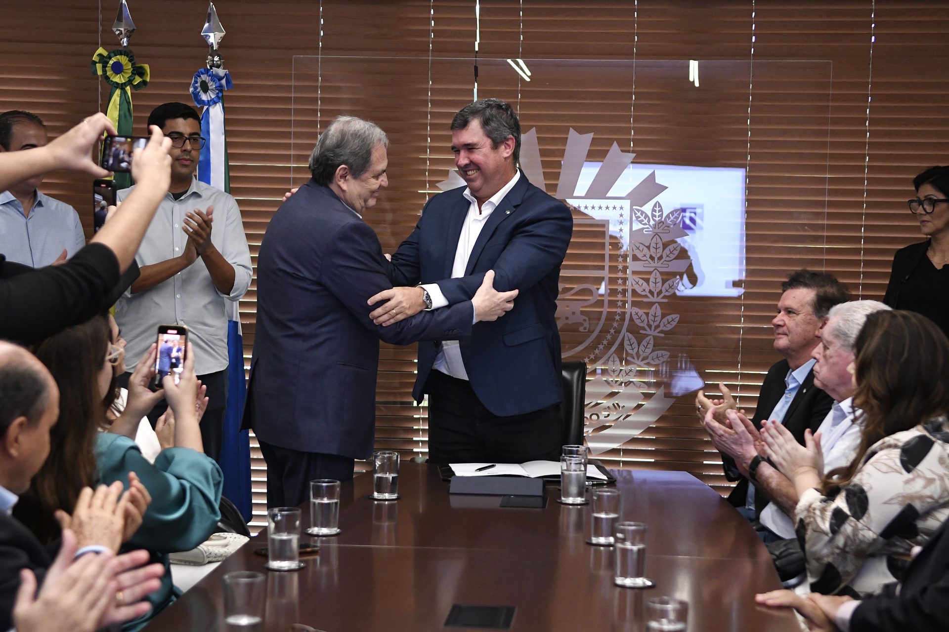 Riedel nomeia ex-senador Moka para escritório em Brasília e sela aliança com MDB