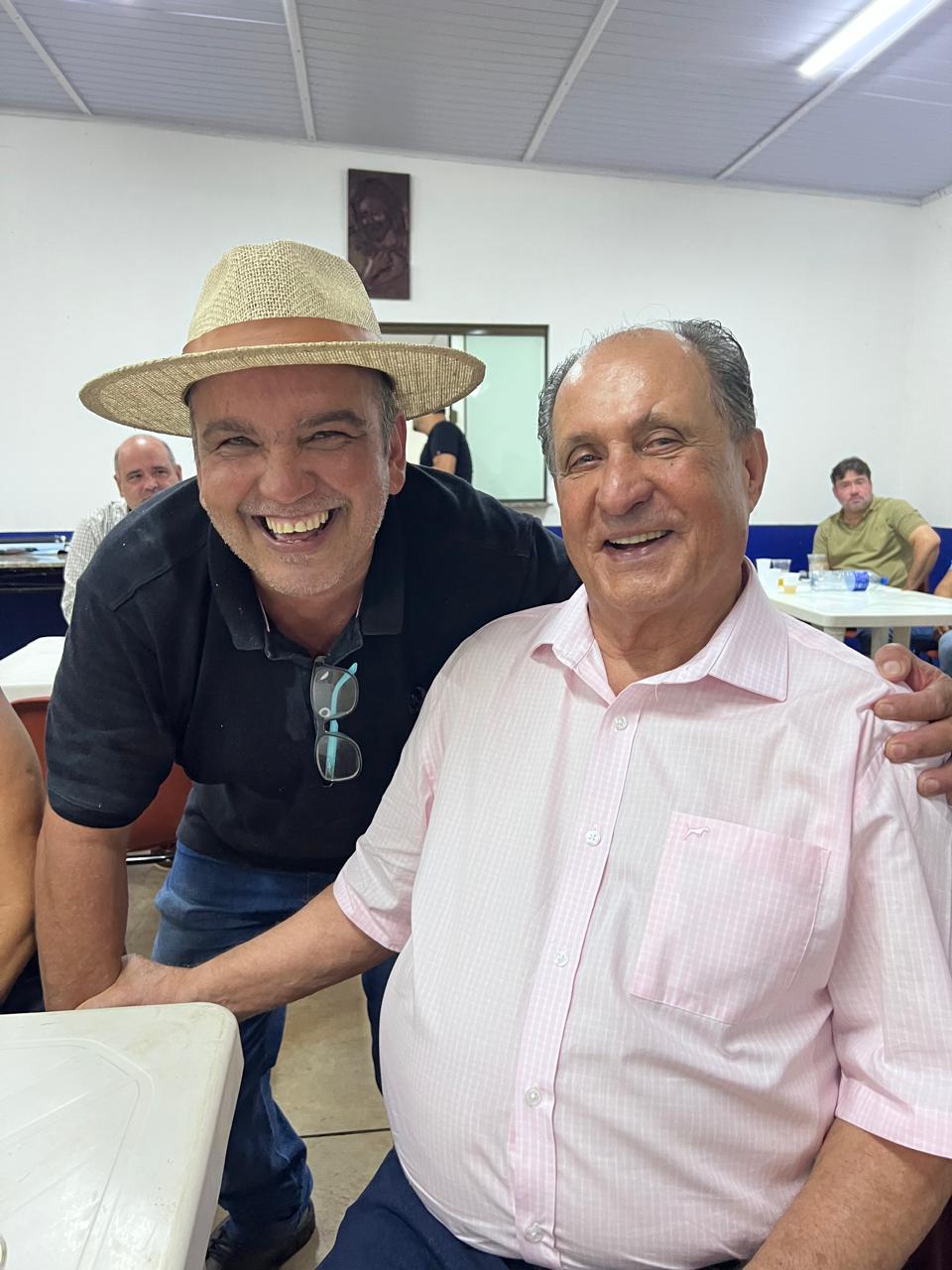 Zé Teixeira recebe homenagem de amigos na Seleta