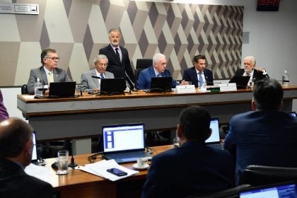 CCJ do Senado pode votar projeto que proíbe reeleição e aumenta mandatos