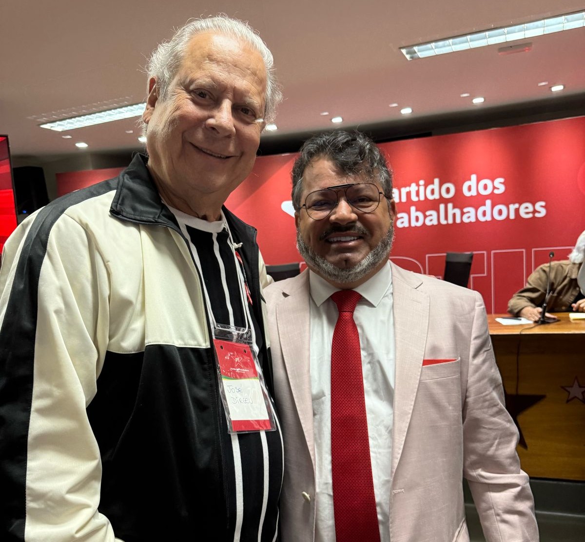 NUM ESTADO SEM OPOSIÇÃO VISÍVEL, O FANTASMA DO NOVO GANHA FORMA