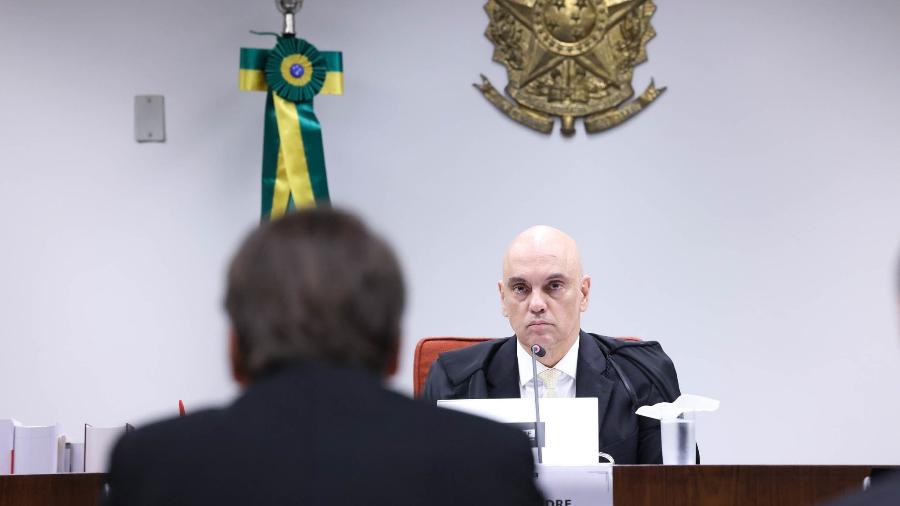 Amplavisão: Bolsonaro e as desculpas, memórias eleitorais, impostos e opiniões