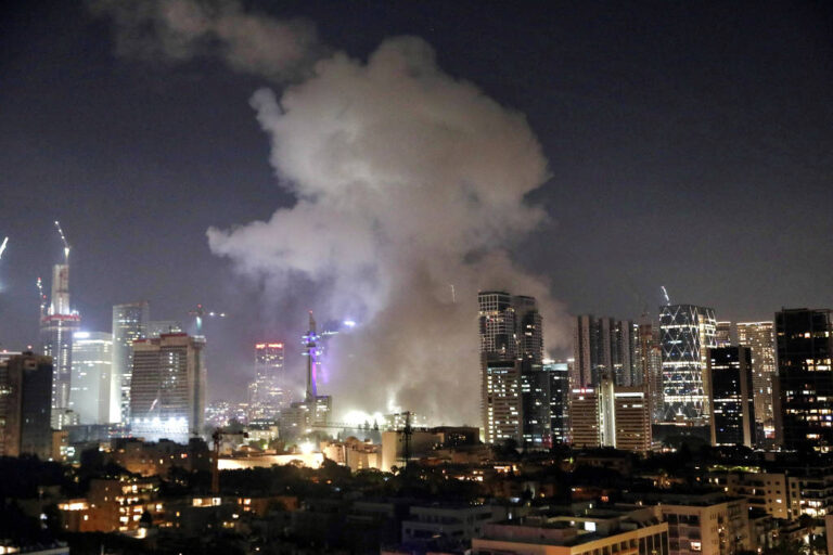 IRÃ FALA EM GUERRA E FAZ ATAQUE MACIÇO COM MÍSSEIS CONTRA ISRAEL