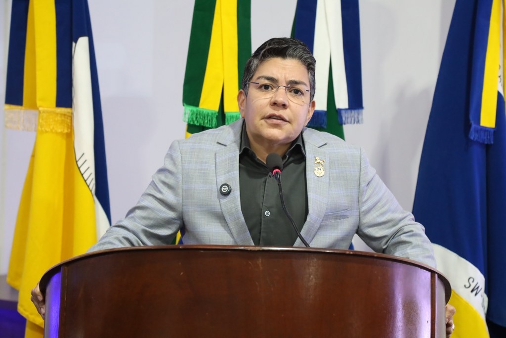 POR 13 VOTOS A 6, CÂMARA DE DOURADOS REJEITA DENÚNCIA DE MÉDICO CONTRA A VEREADORA ISA MARCONDES