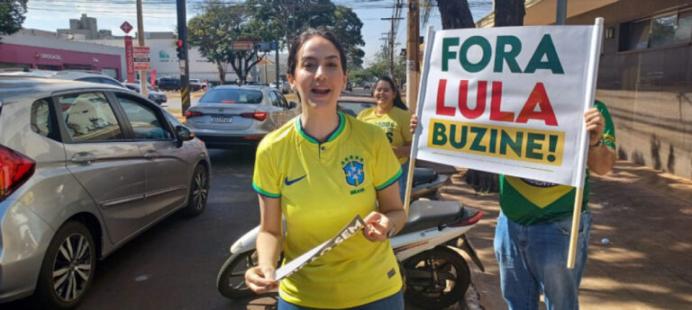 ADESIVAÇO PELA “LIBERDADE”: O BOLSONARISMO DOURADENSE TESTA O LIMITE DA PACIÊNCIA E DA LEI